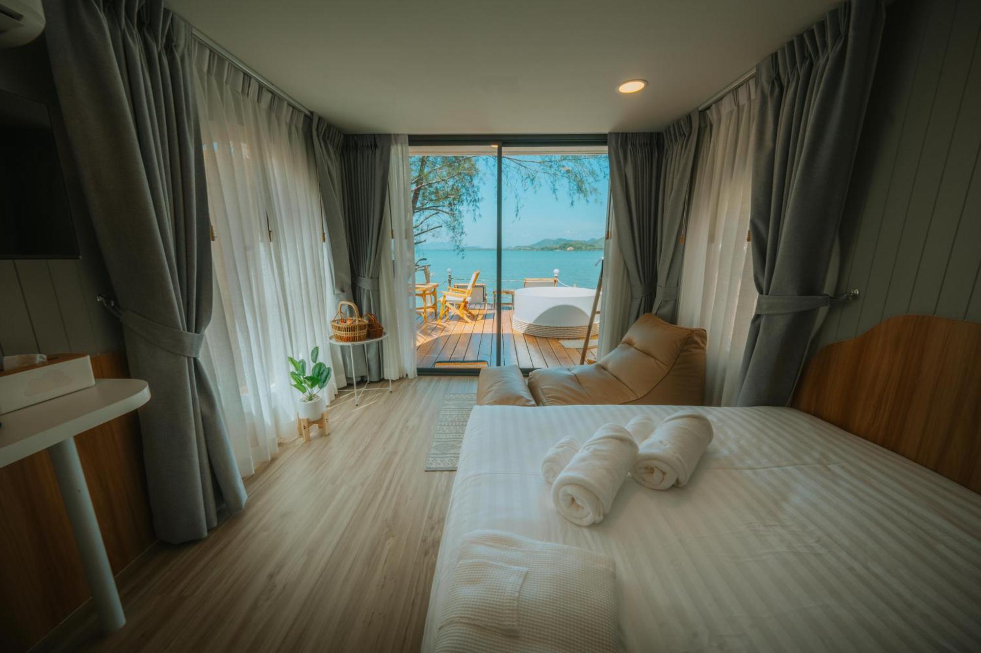 Sea Sand See Sky Beach Front Resort Phuket Eksteriør billede